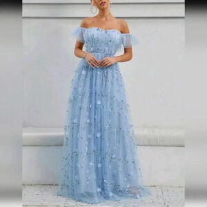 Off Shoulder Floral Appliques Mesh Wedding Dress